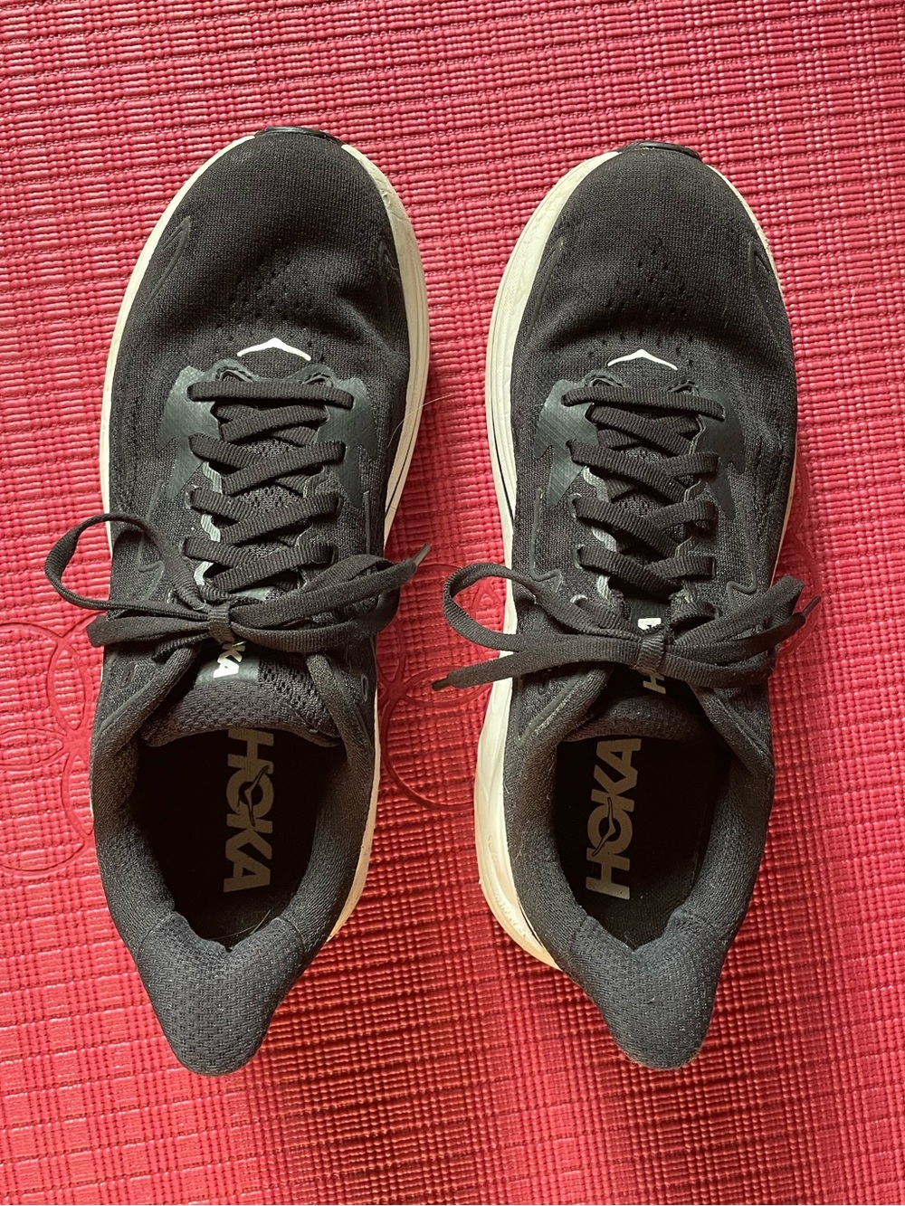 Hoka Clifton 10 Womes 9B Black and White Athletic Sneakers S22
